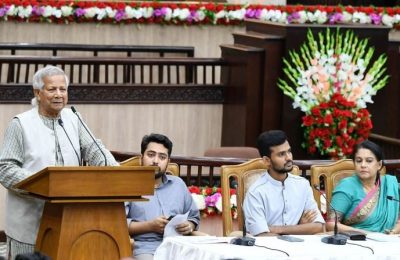 স্বপ্ন পূরণের আগে দমে যেও না : ছাত্রদের উদ্দেশে ড. ইউনূস