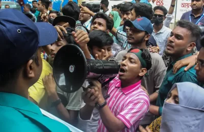 শিক্ষার্থীদের অটোপাসের দাবির চাপে ঢাকা বোর্ড চেয়ারম্যানের পদত্যাগ